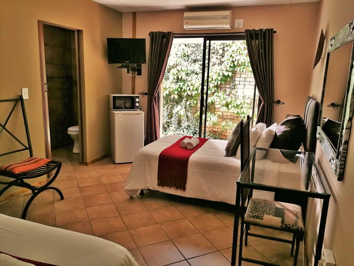 Safari Guesthouse Vryburg 外观 照片