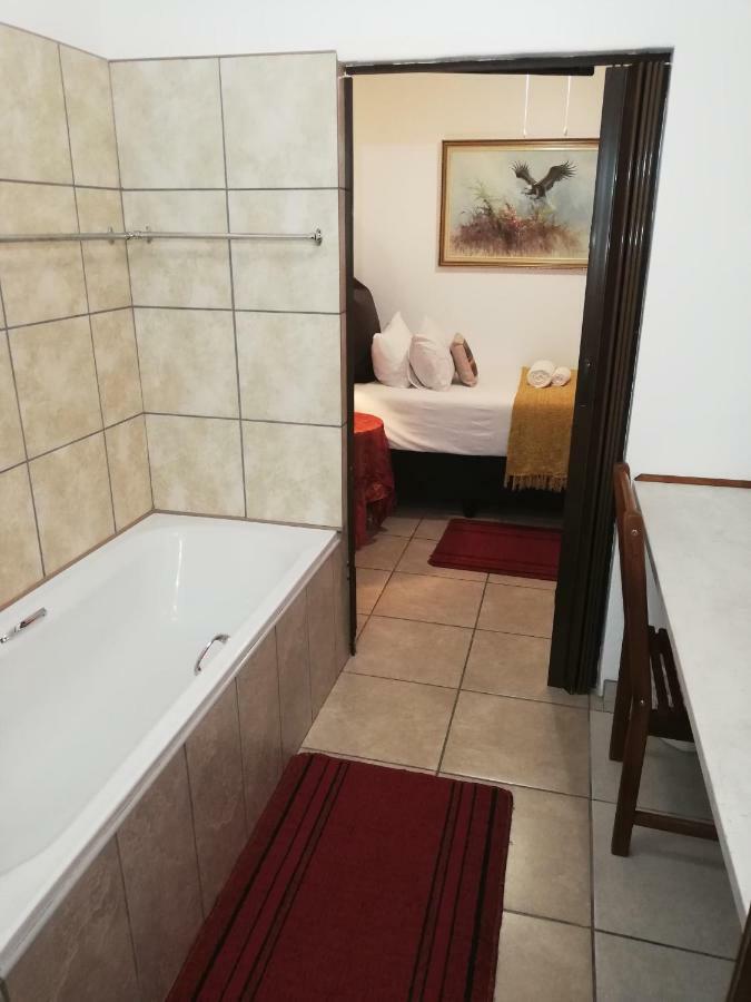 Safari Guesthouse Vryburg 外观 照片