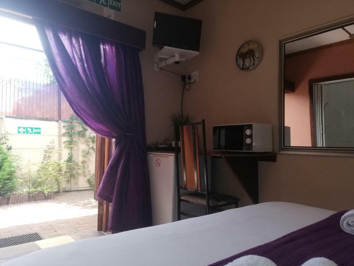 Safari Guesthouse Vryburg 外观 照片