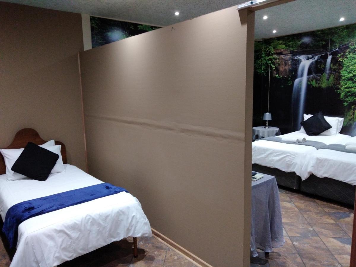 Safari Guesthouse Vryburg 外观 照片